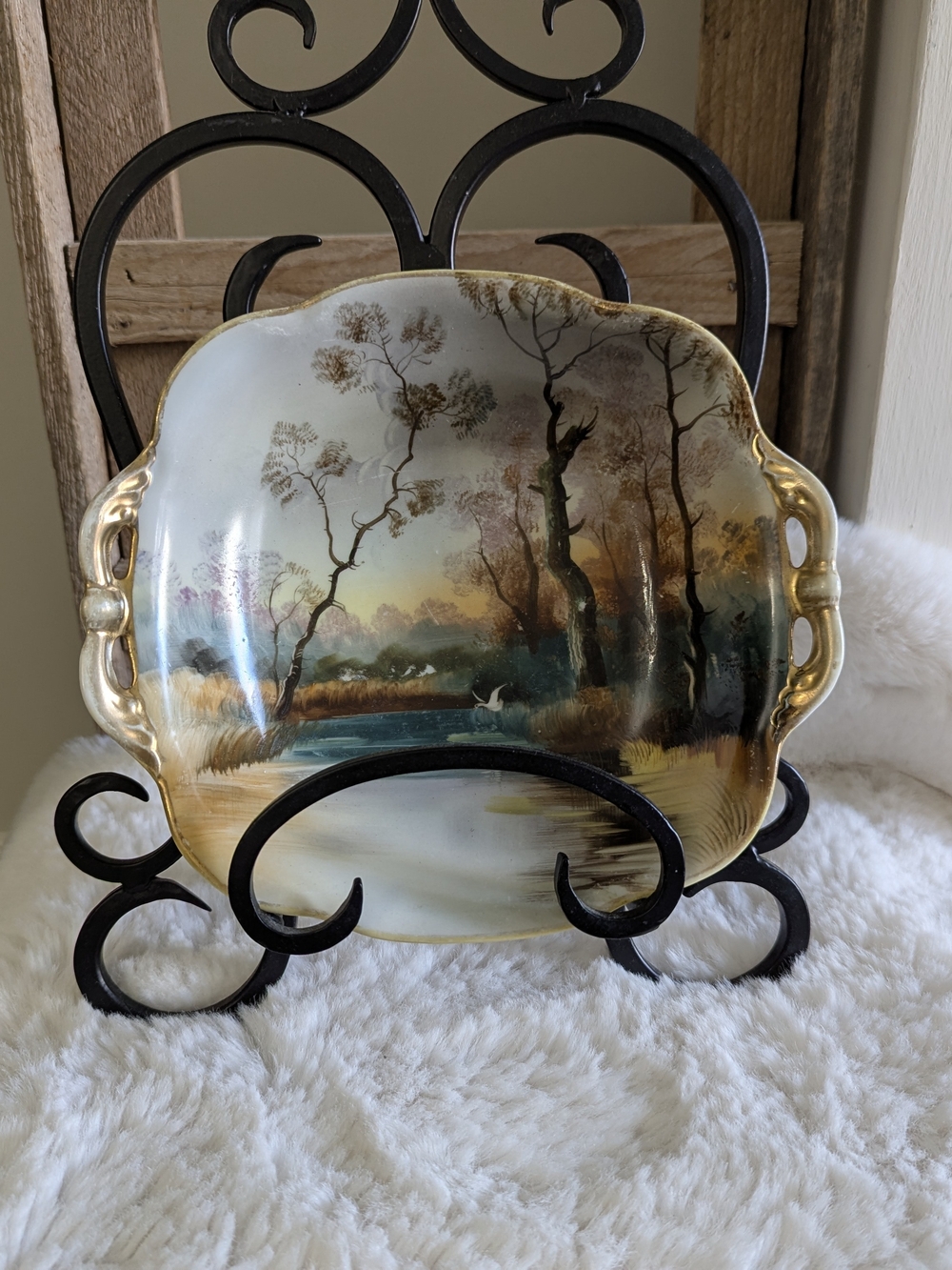 Antique Hand-Painted Decorative Japanese Porcelain Dish with Gold Trim